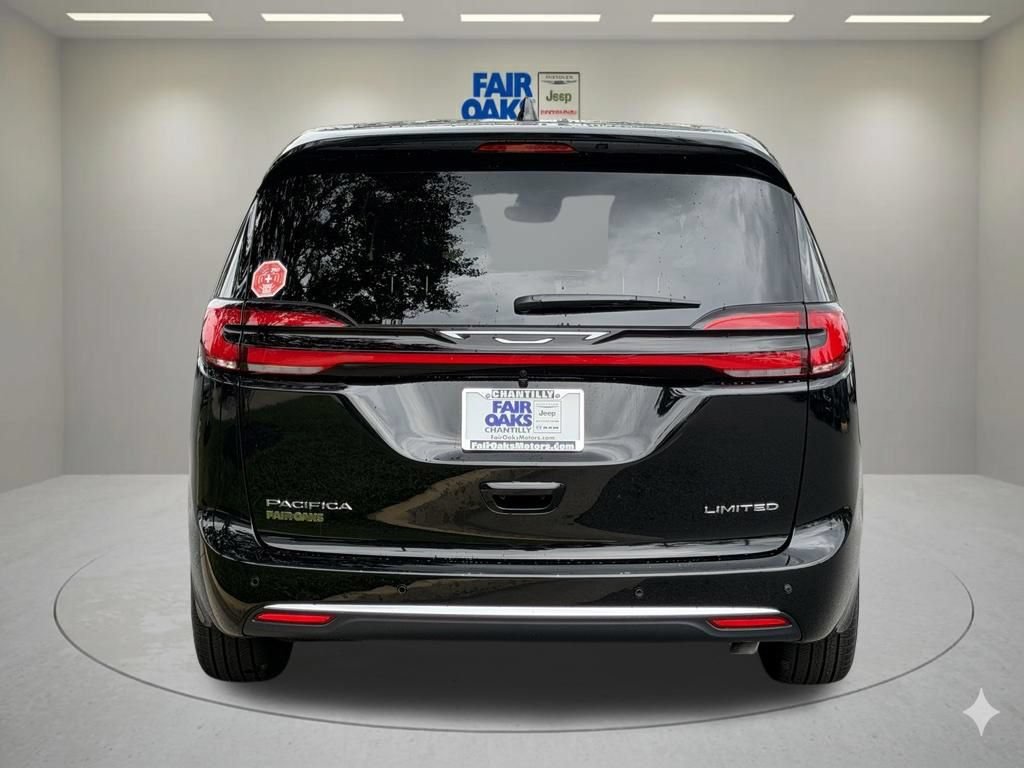 New 2027 Chrysler Pacifica Limited FWD image 7