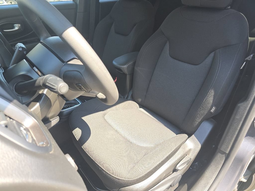 Used 2023 Jeep Renegade Latitude AWD/4WD image 21