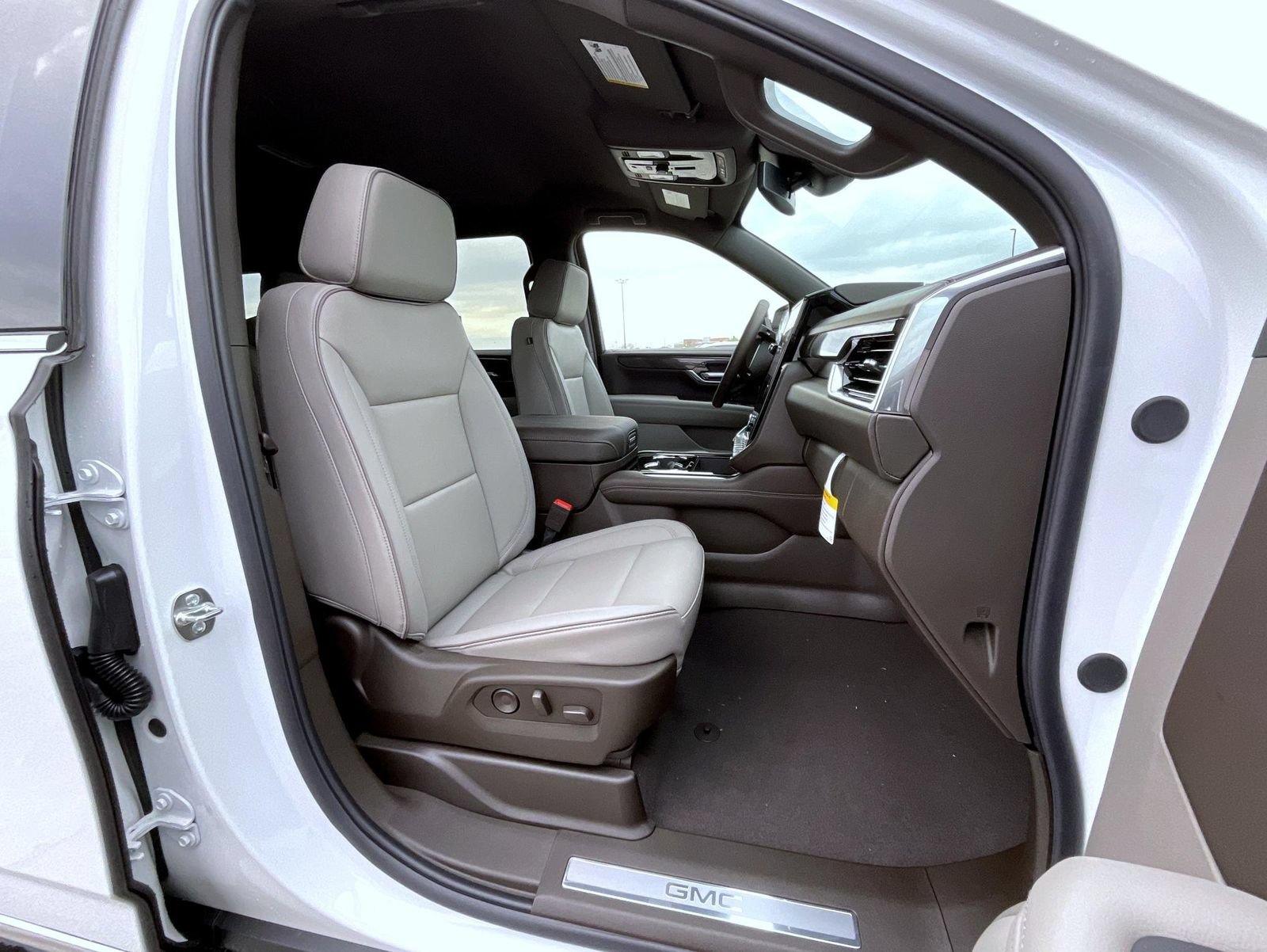 New 2026 GMC Yukon XL Elevation AWD/4WD image 15