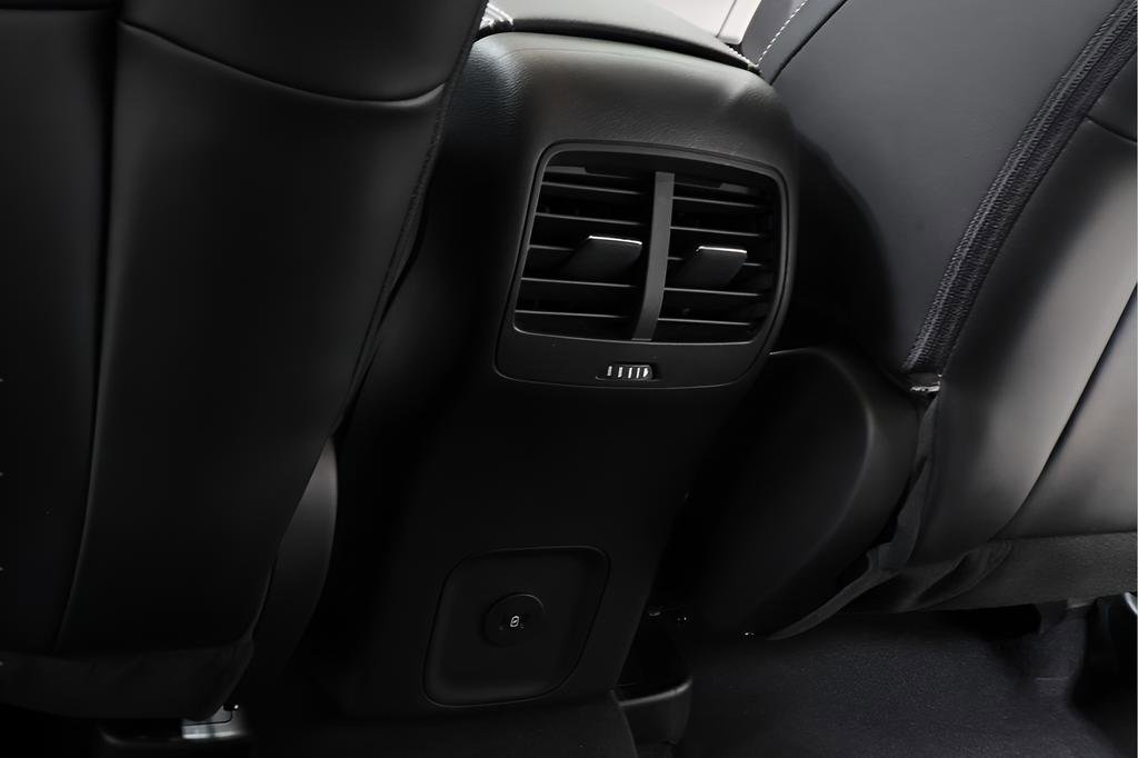 Used 2023 Ford Escape Platinum image 26