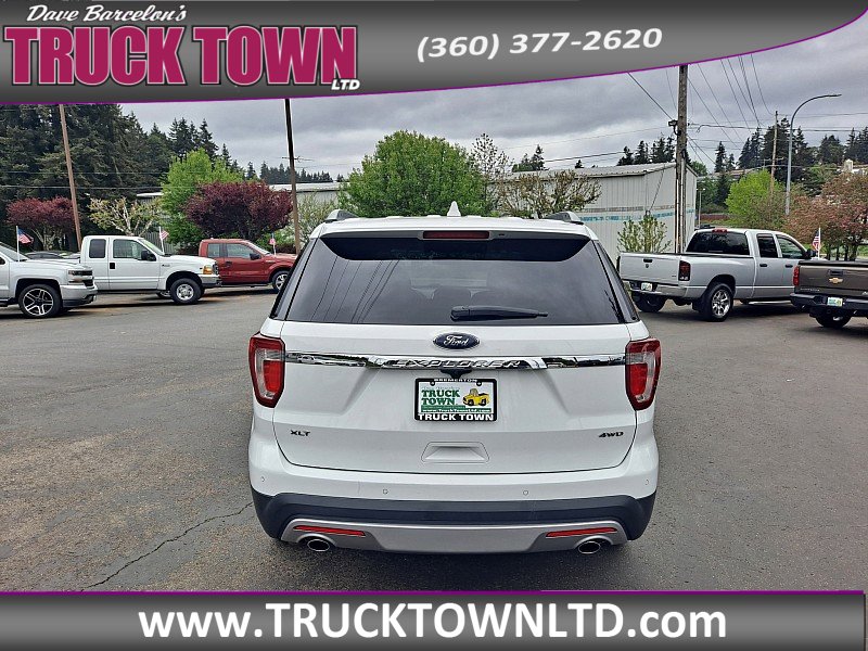 Used 2017 Ford Explorer XLT w/ Equipment Group 201A AWD/4WD image 4