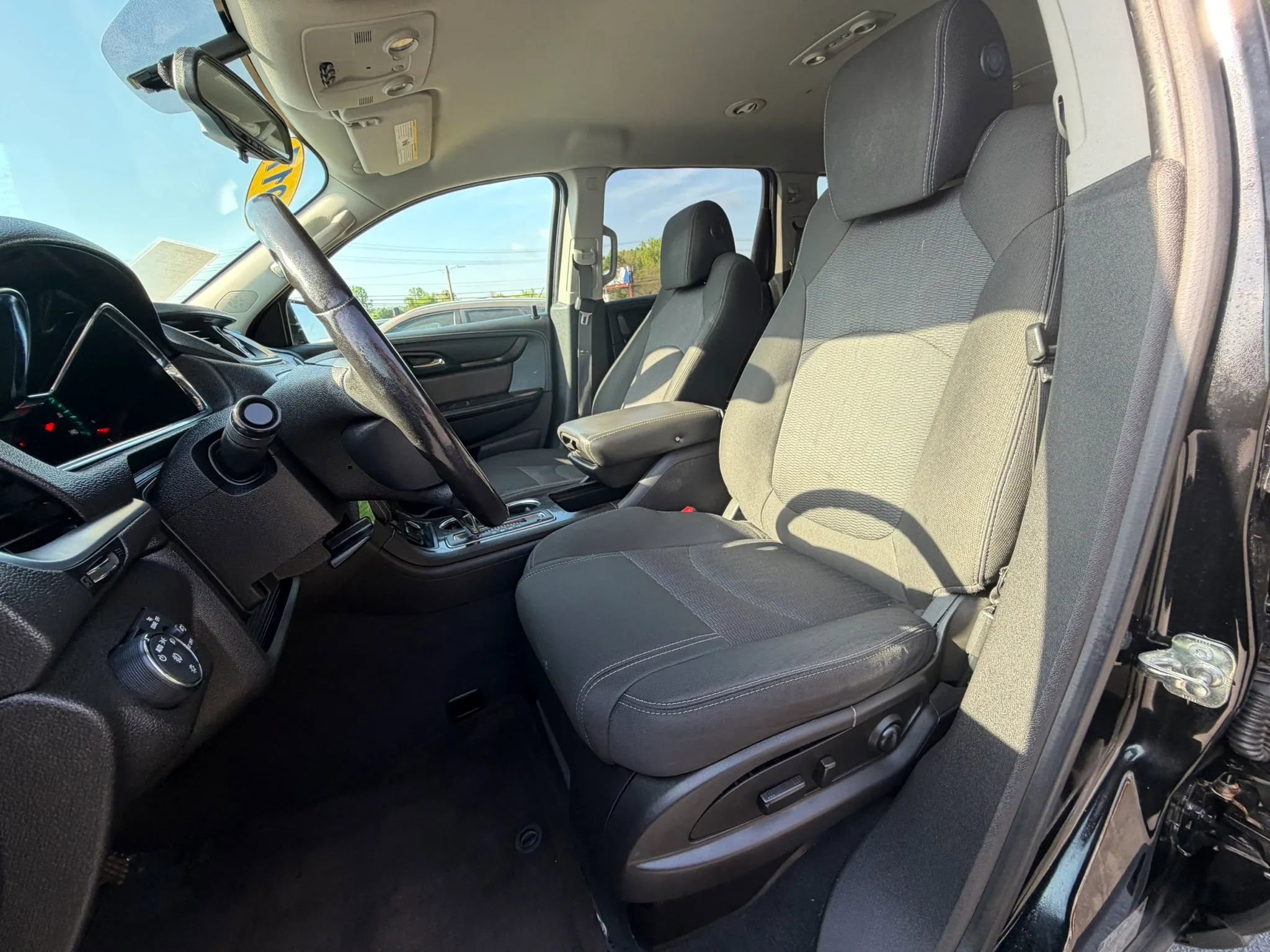 Used 2017 Chevrolet Traverse LT w/ Style and Technology Package FWD image 23