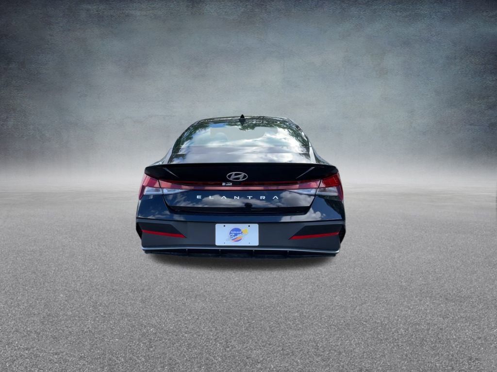 Used 2025 Hyundai Elantra Sport image 20