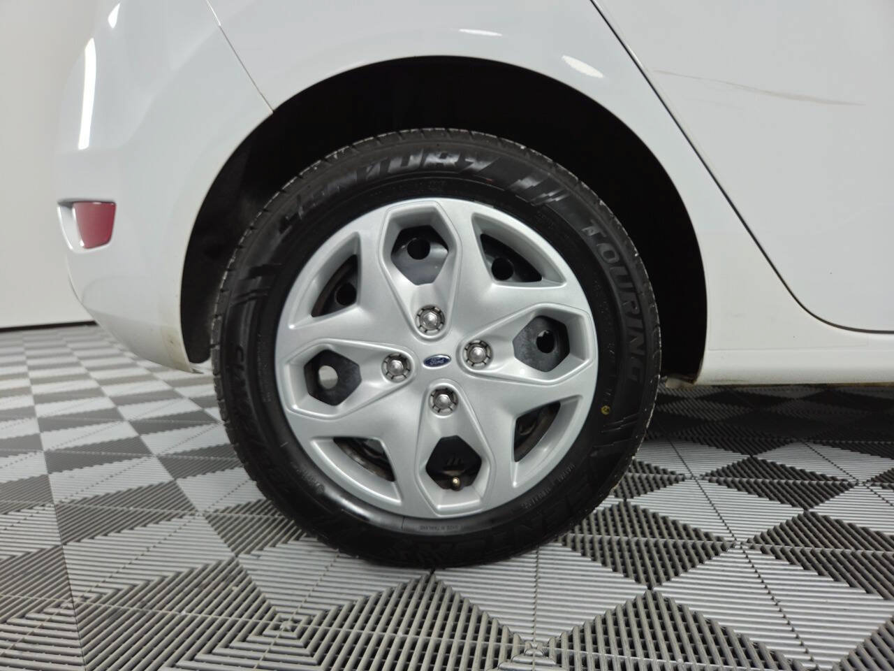 Used 2012 Ford Fiesta SE w/ Super Fuel Economy Pkg FWD image 10