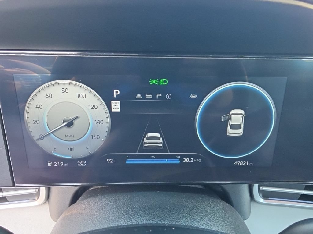 Used 2025 Hyundai Elantra Limited FWD image 21