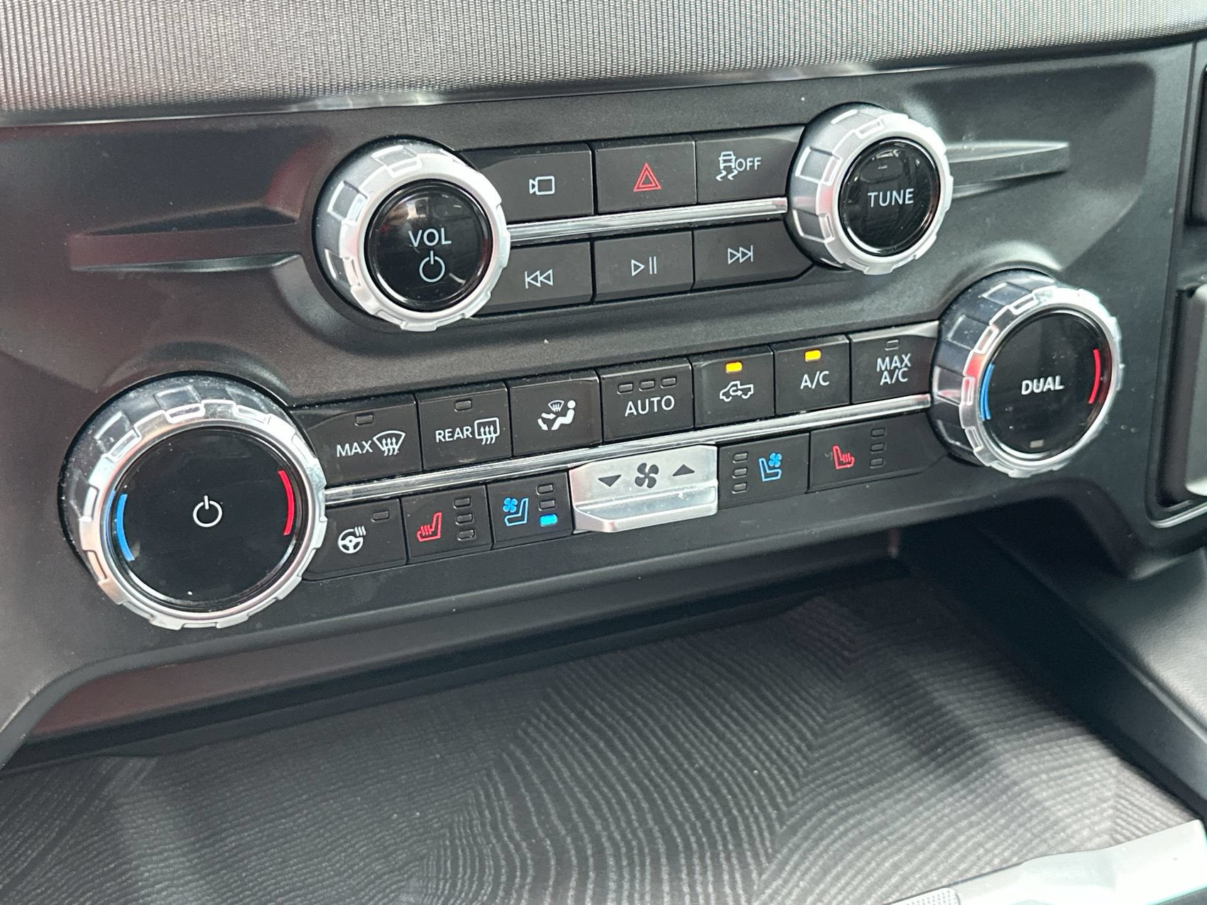 Used 2025 Ford F250 Platinum AWD/4WD image 19