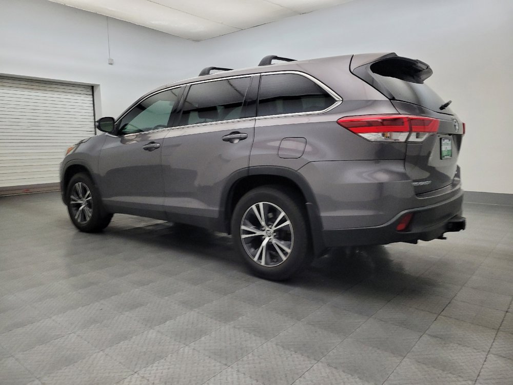 Used 2019 Toyota Highlander LE image 3