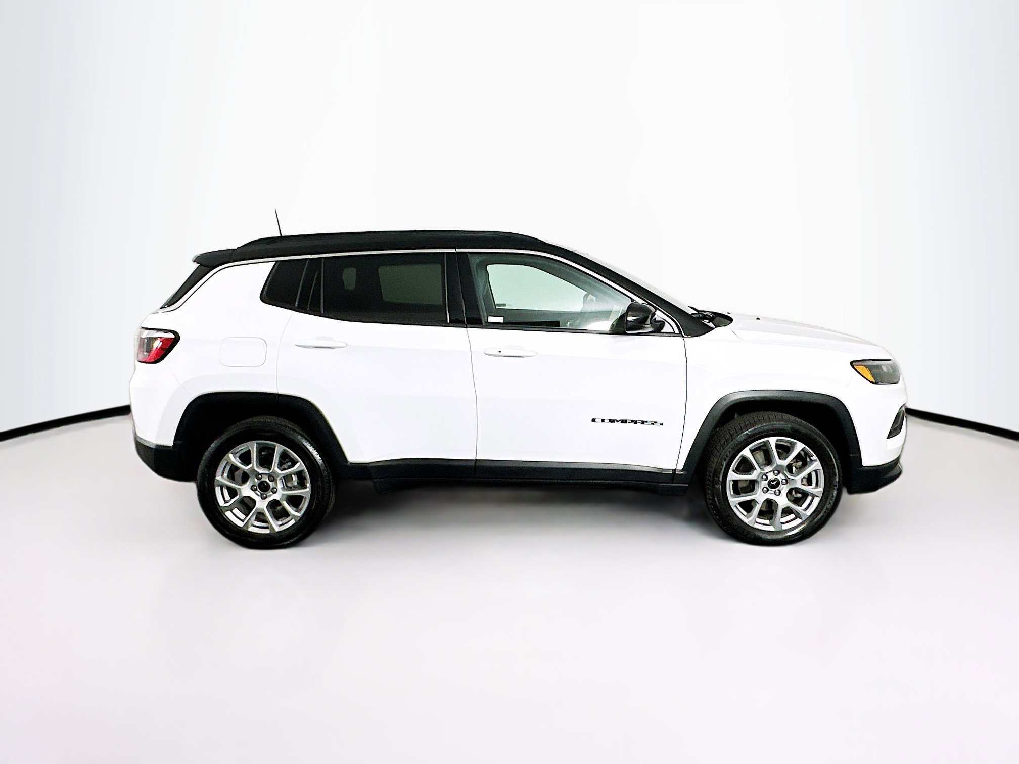 Used 2025 Jeep Compass Limited image 10