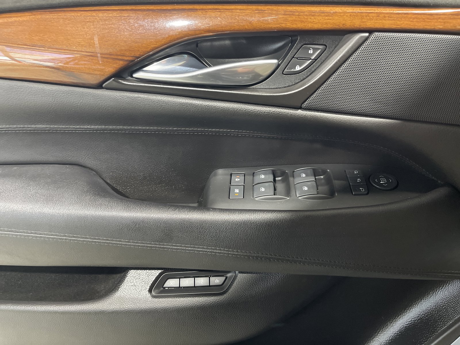 Used 2015 Cadillac Escalade ESV Premium AWD/4WD image 32