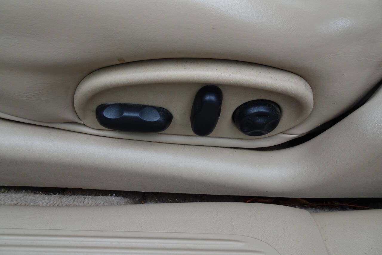 Used 2005 Buick Le Sabre Limited w/ Celebration Edition Package FWD image 14