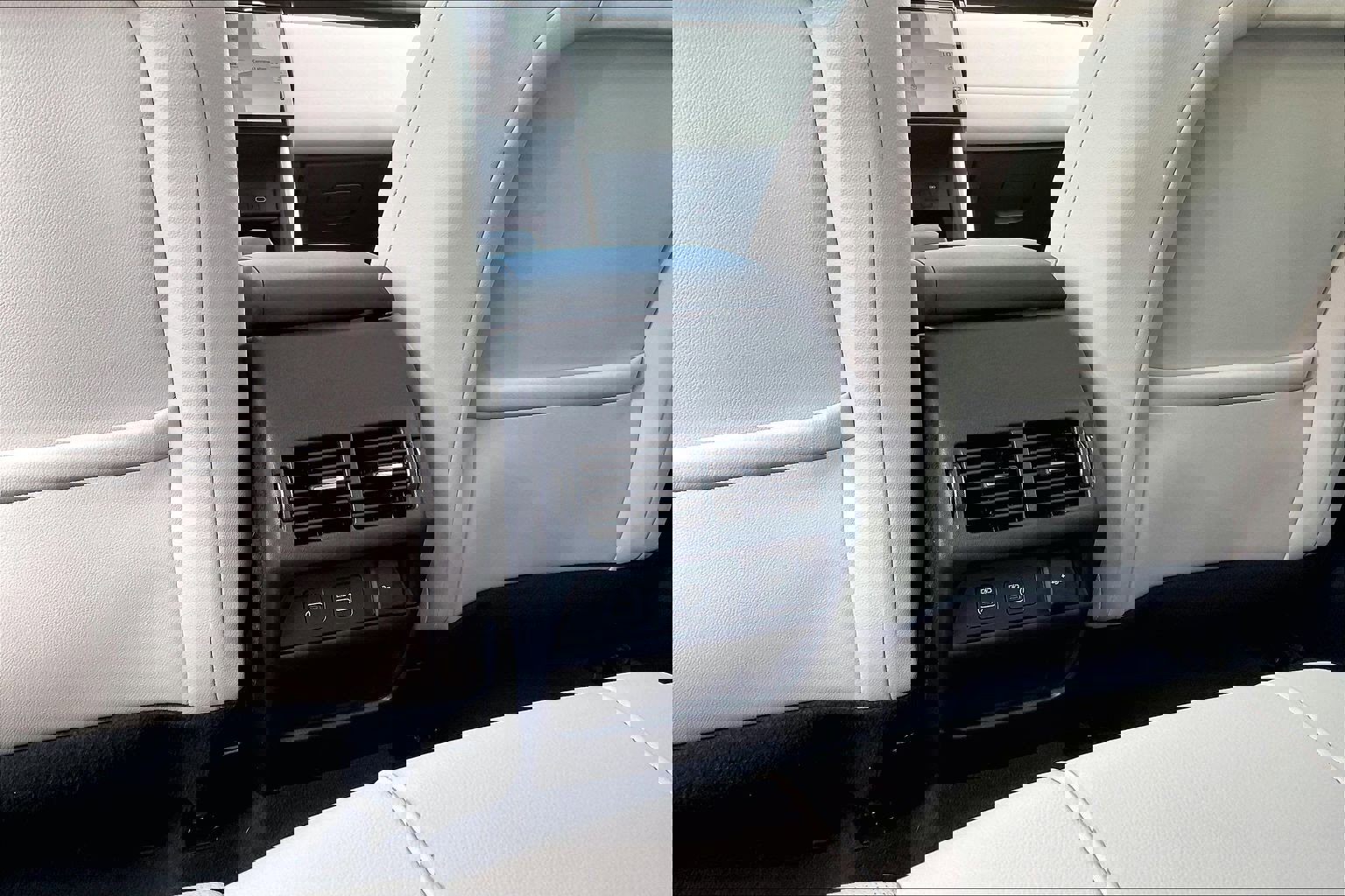 Certified 2025 Land Rover Discovery Sport S image 34