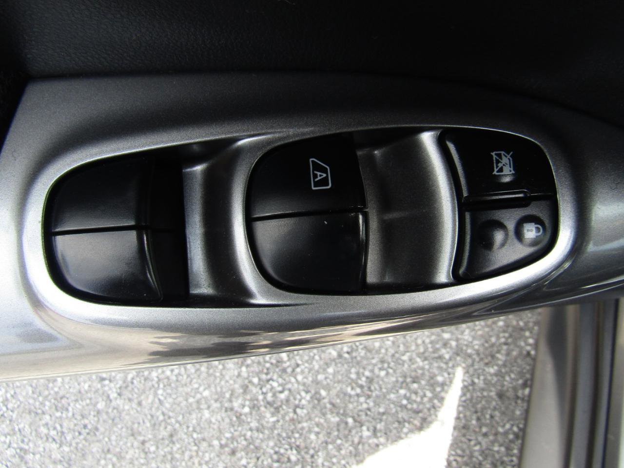 Used 2016 Nissan Juke S AWD/4WD image 11