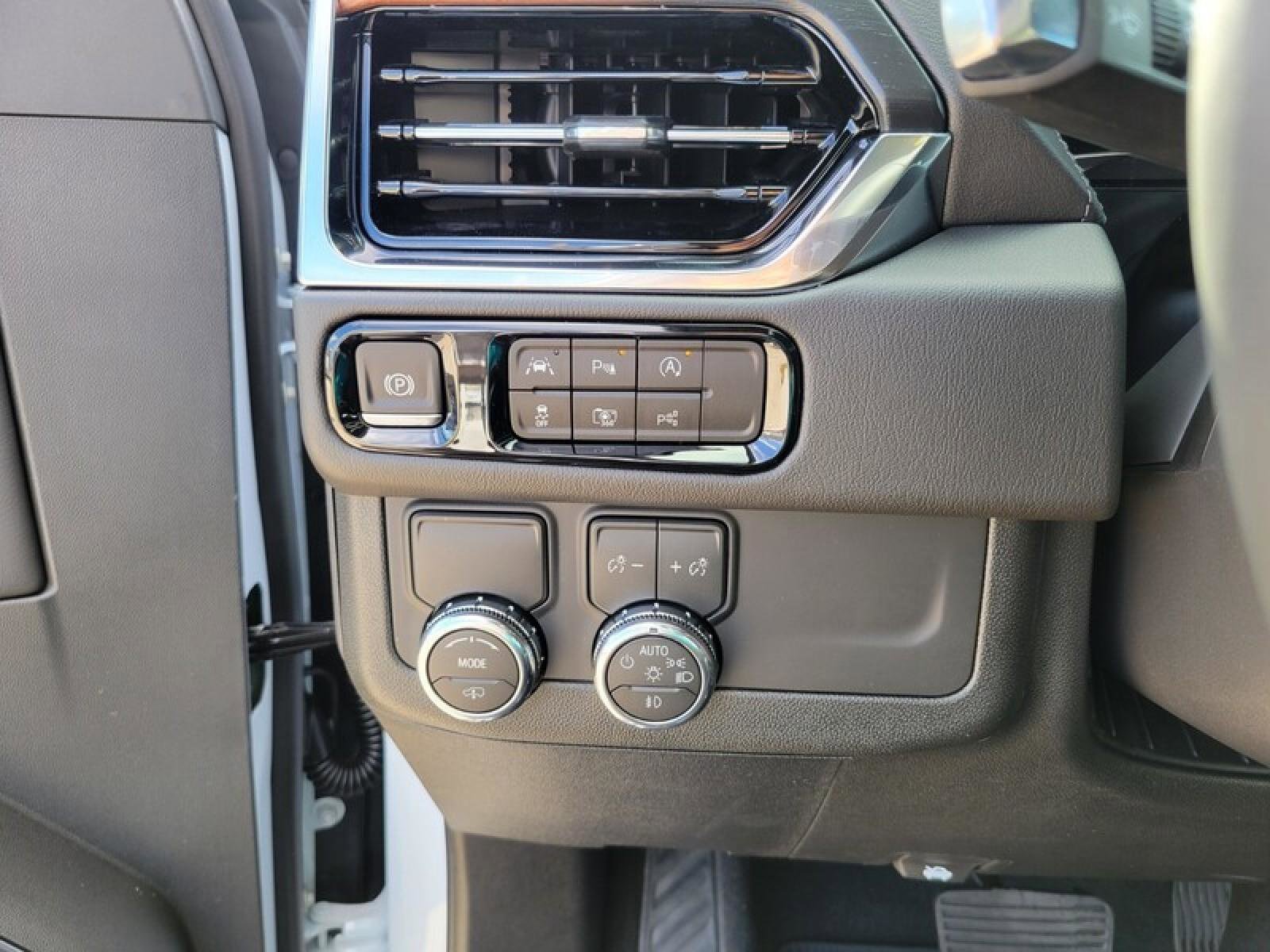 New 2026 GMC Yukon XL Denali image 21