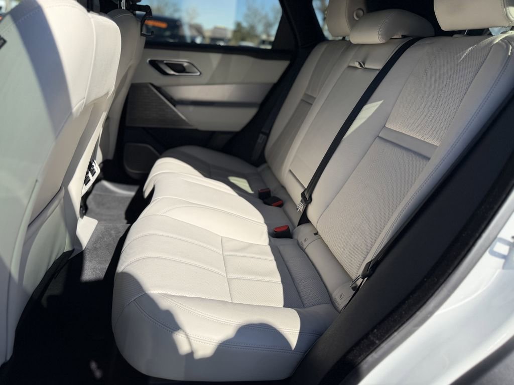 Used 2022 Land Rover Range Rover Velar R-Dynamic S image 31