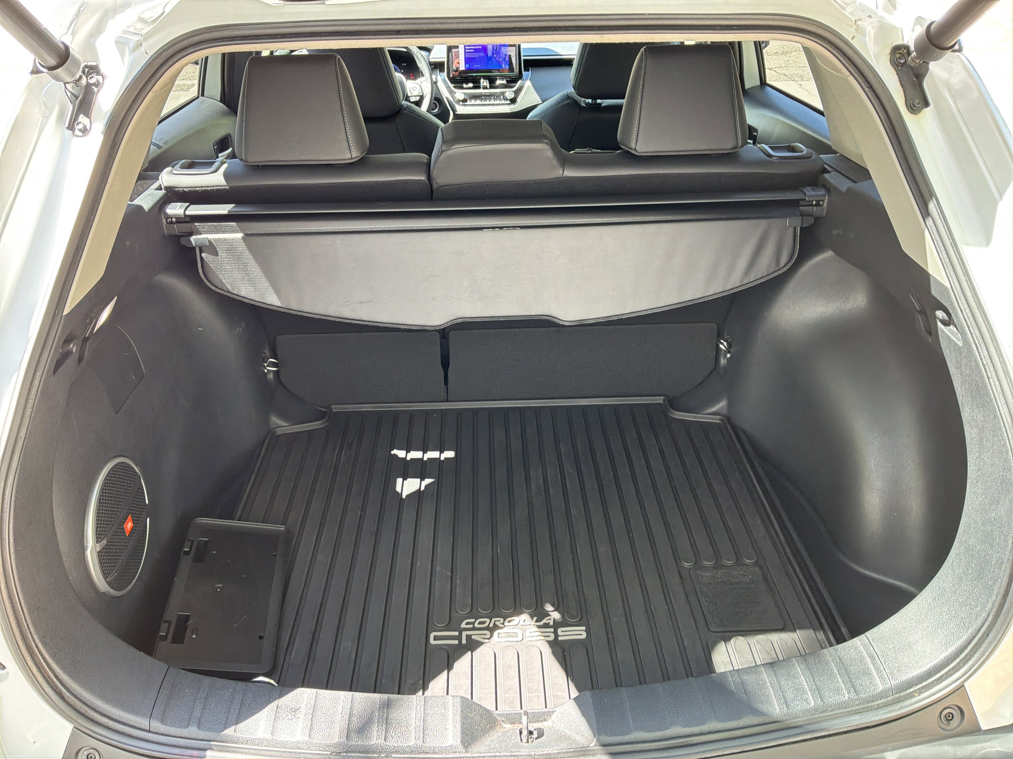 Used 2023 Toyota Corolla Cross XLE w/ Convenience Package FWD image 32