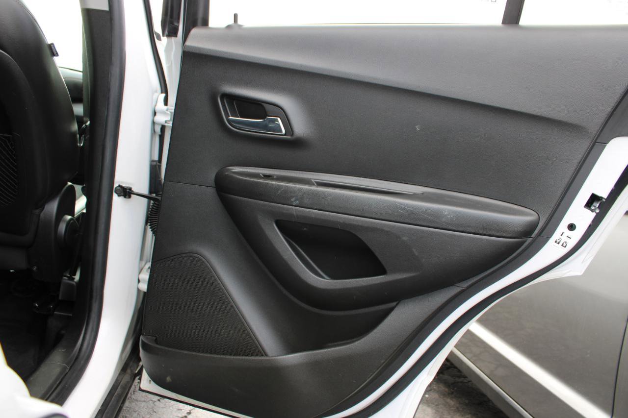 Used 2021 Chevrolet Trax LT w/ LT Convenience Package image 43