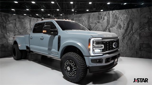 Used 2025 Ford F450 Platinum w/ FX4 Off-Road Package image 29