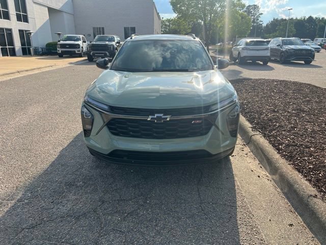 Used 2024 Chevrolet Trax RS w/ Sunroof Package FWD image 8