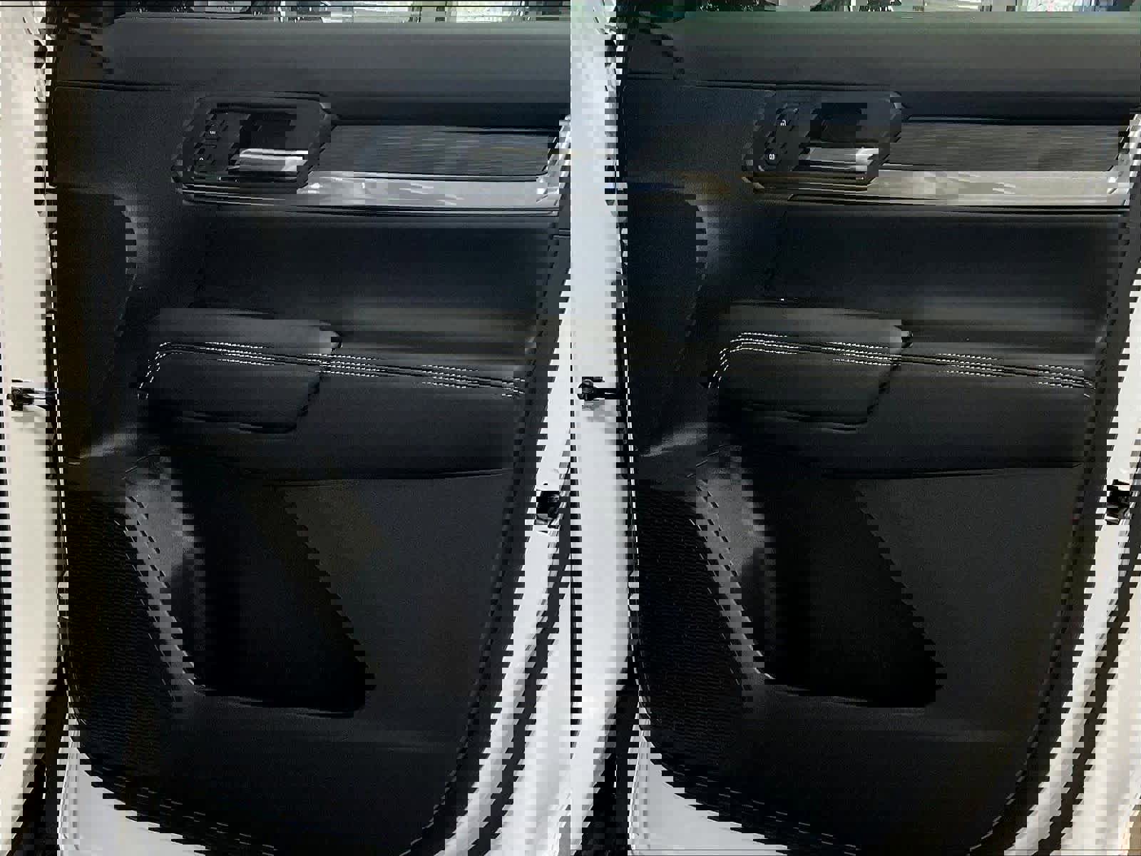 Used 2025 GMC Terrain Elevation image 12