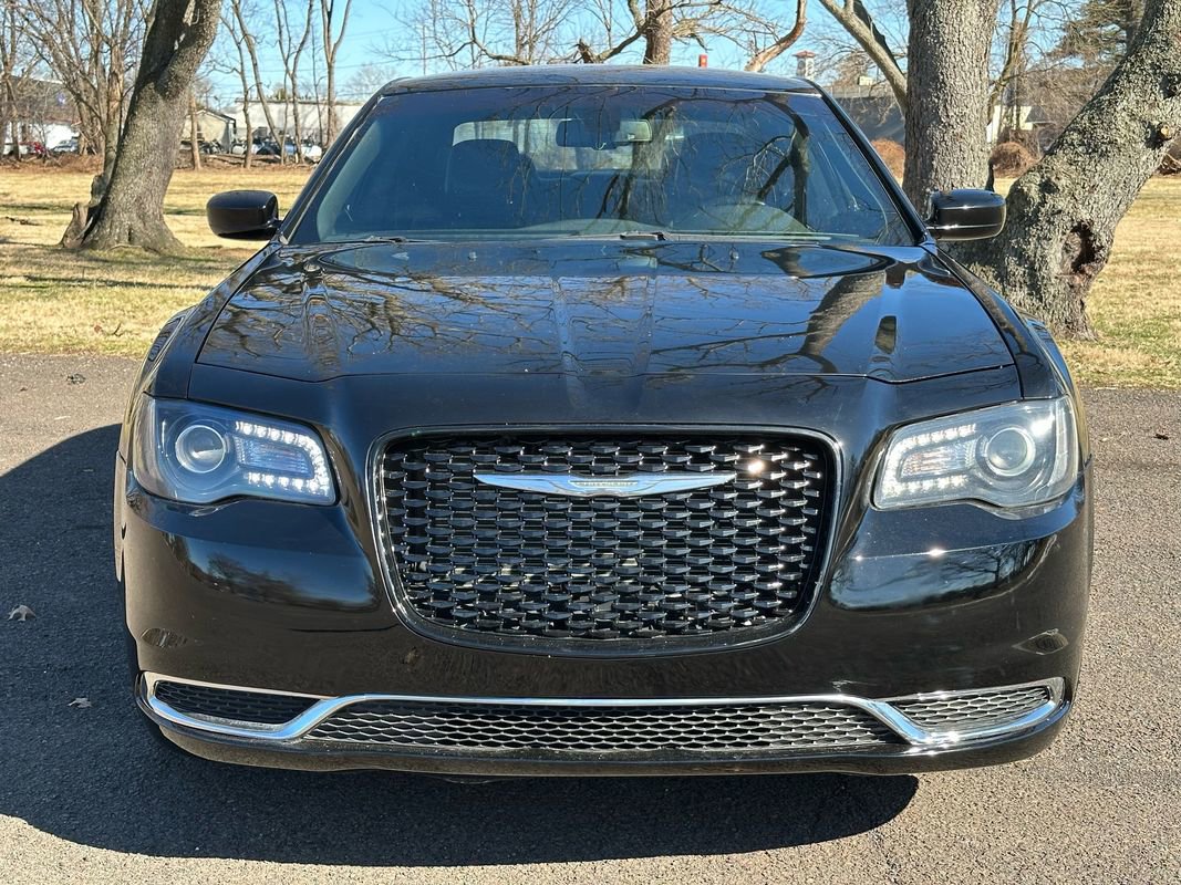 Used 2019 Chrysler 300 S image 9