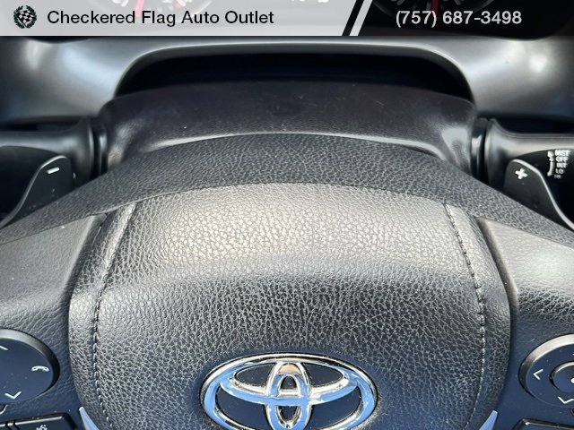 Used 2017 Toyota RAV4 SE image 28