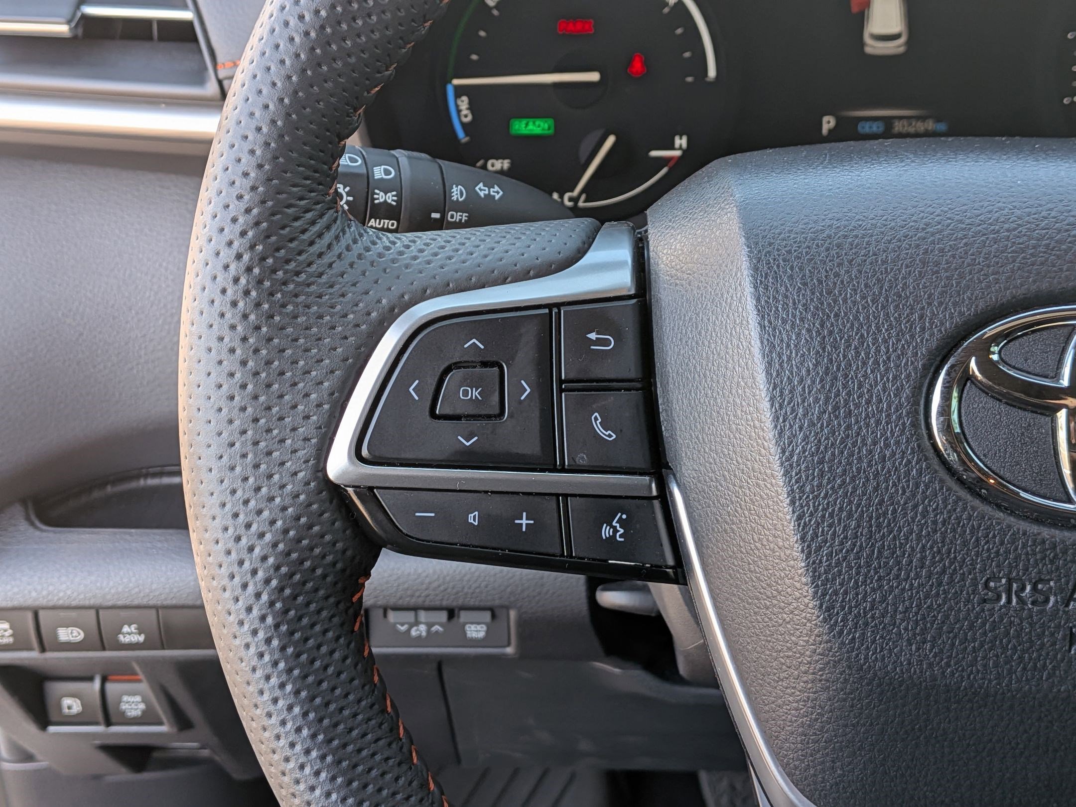 Used 2024 Toyota Sienna XSE w/ XSE Plus Package image 18