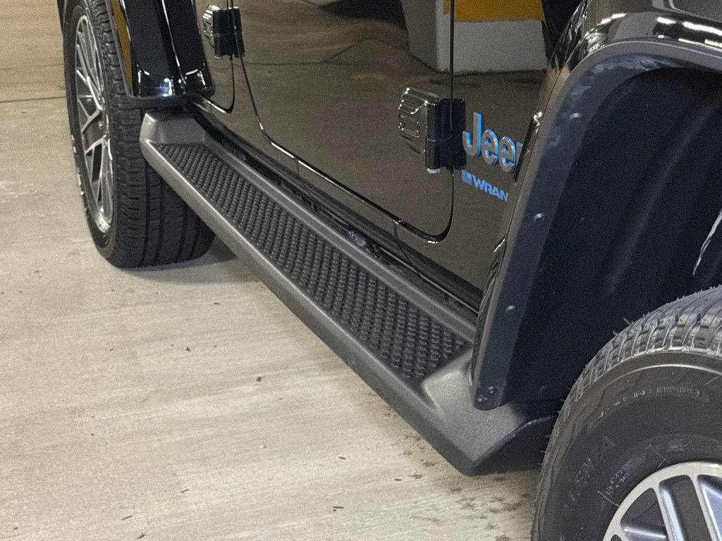 Used 2024 Jeep Wrangler High Altitude AWD/4WD image 10