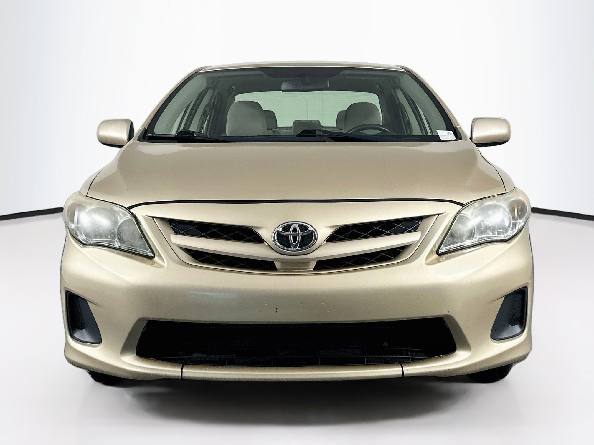 Used 2011 Toyota Corolla LE FWD image 2