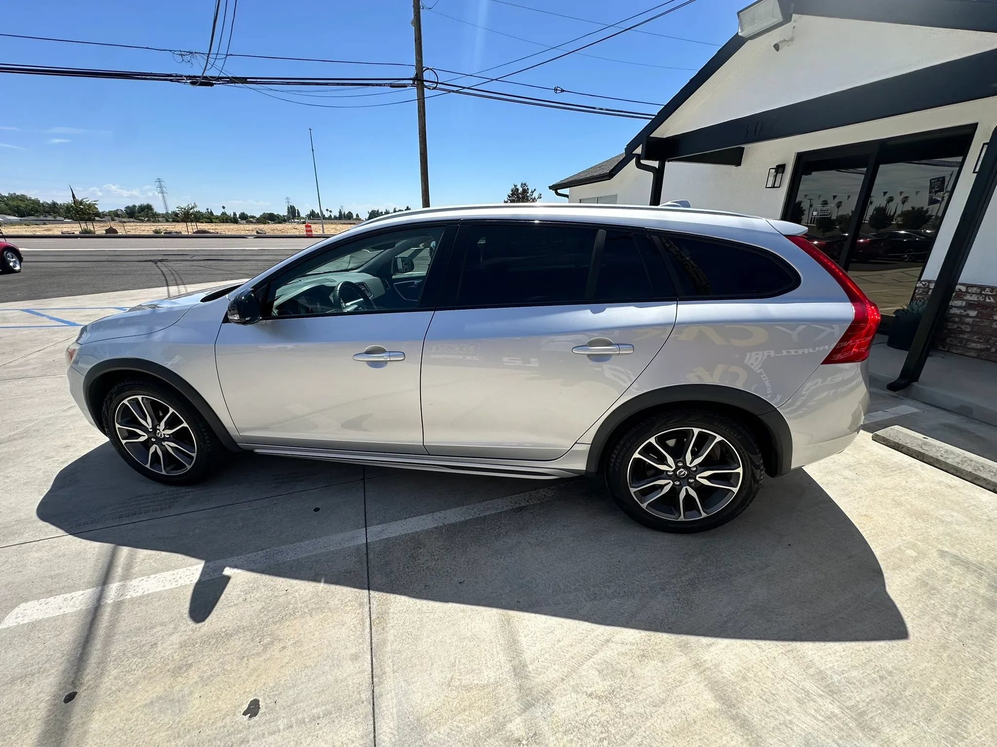 Used 2016 Volvo V60 T5 Cross Country Platinum AWD/4WD image 7