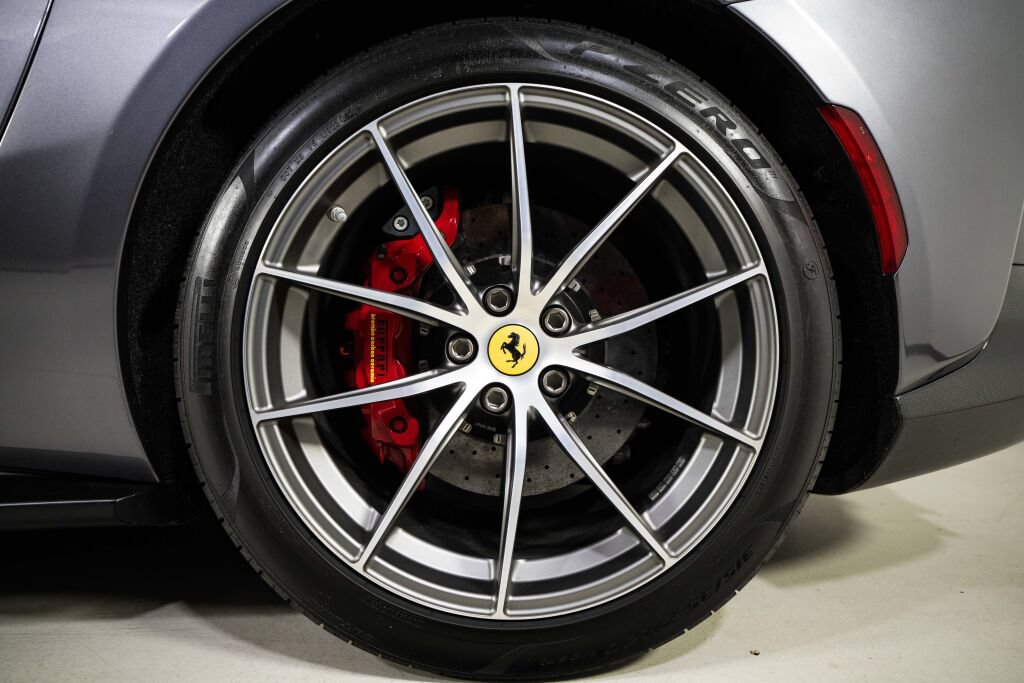 Used 2022 Ferrari 812 GTS RWD image 18