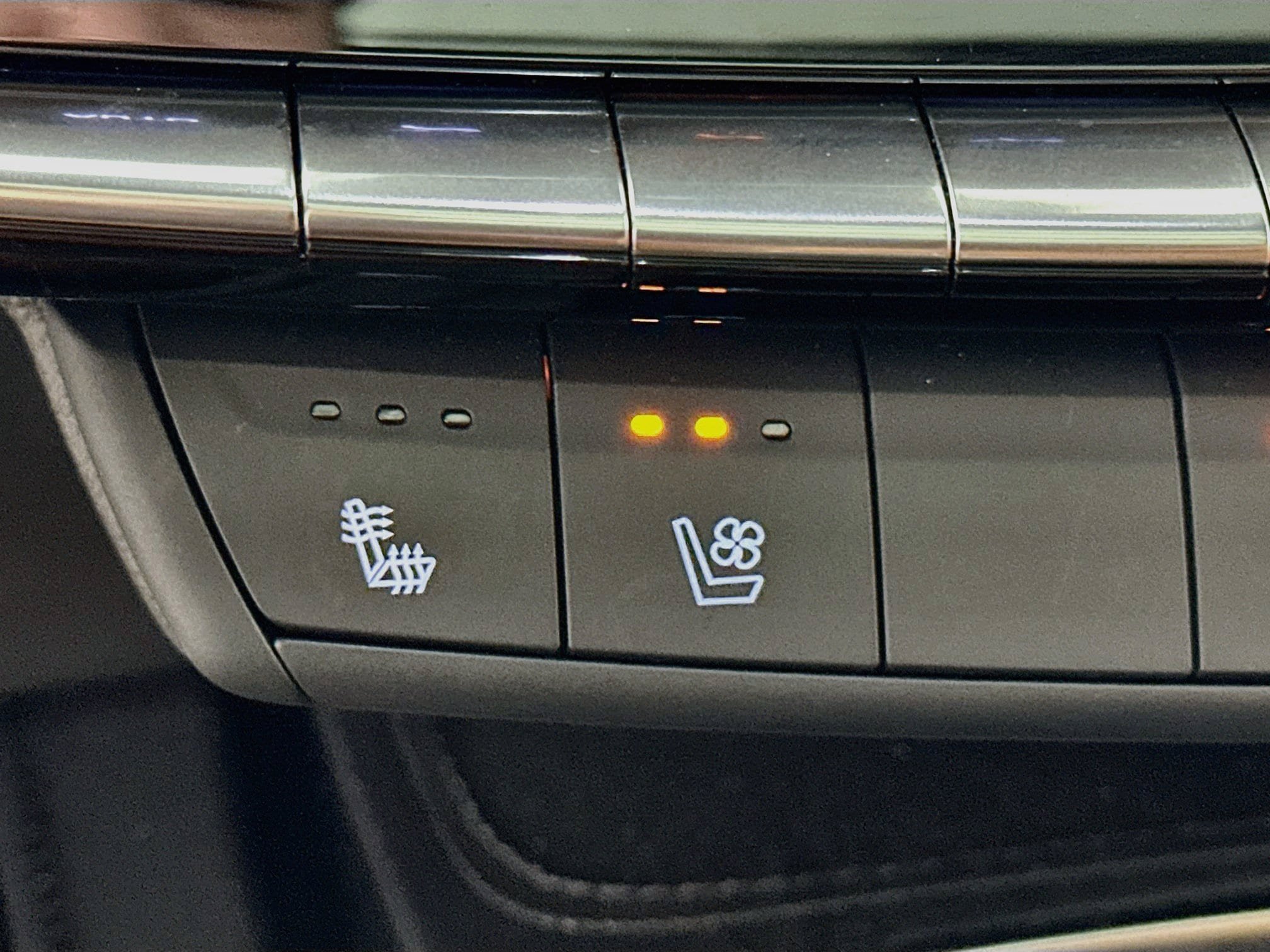 Used 2025 Cadillac XT4 Sport AWD/4WD image 25