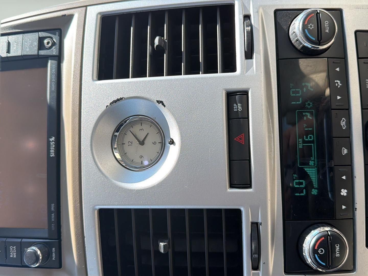 Used 2010 Chrysler Town & Country Limited w/ Entertainment Group #3 FWD image 22