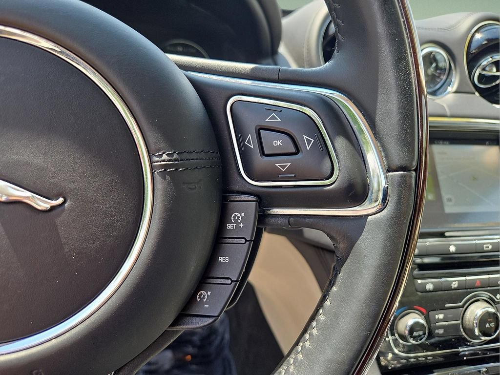 Used 2017 Jaguar XJ L Portfolio AWD/4WD image 21