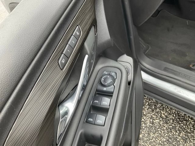 Used 2024 GMC Terrain SLT AWD/4WD image 8