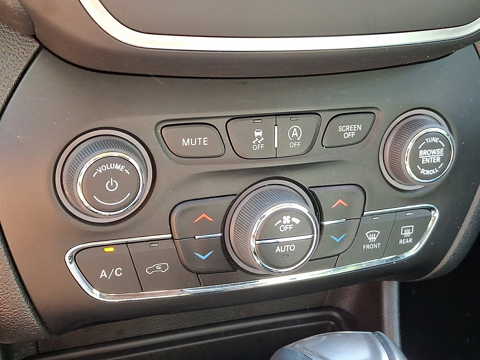 Certified 2023 Jeep Cherokee Altitude Lux image 16