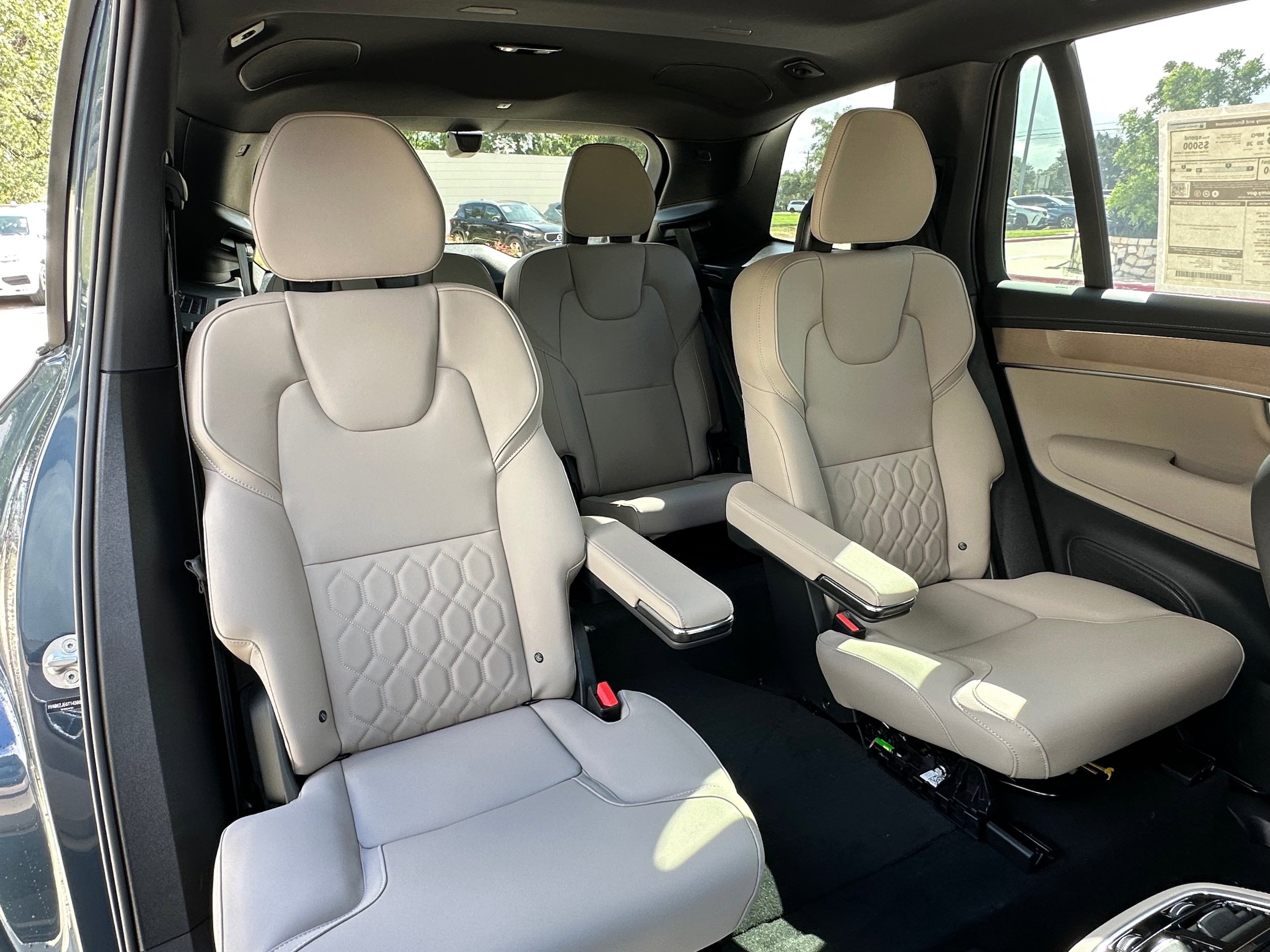 Used 2026 Volvo XC90 B6 Plus w/ Protection Package Premier AWD/4WD image 10