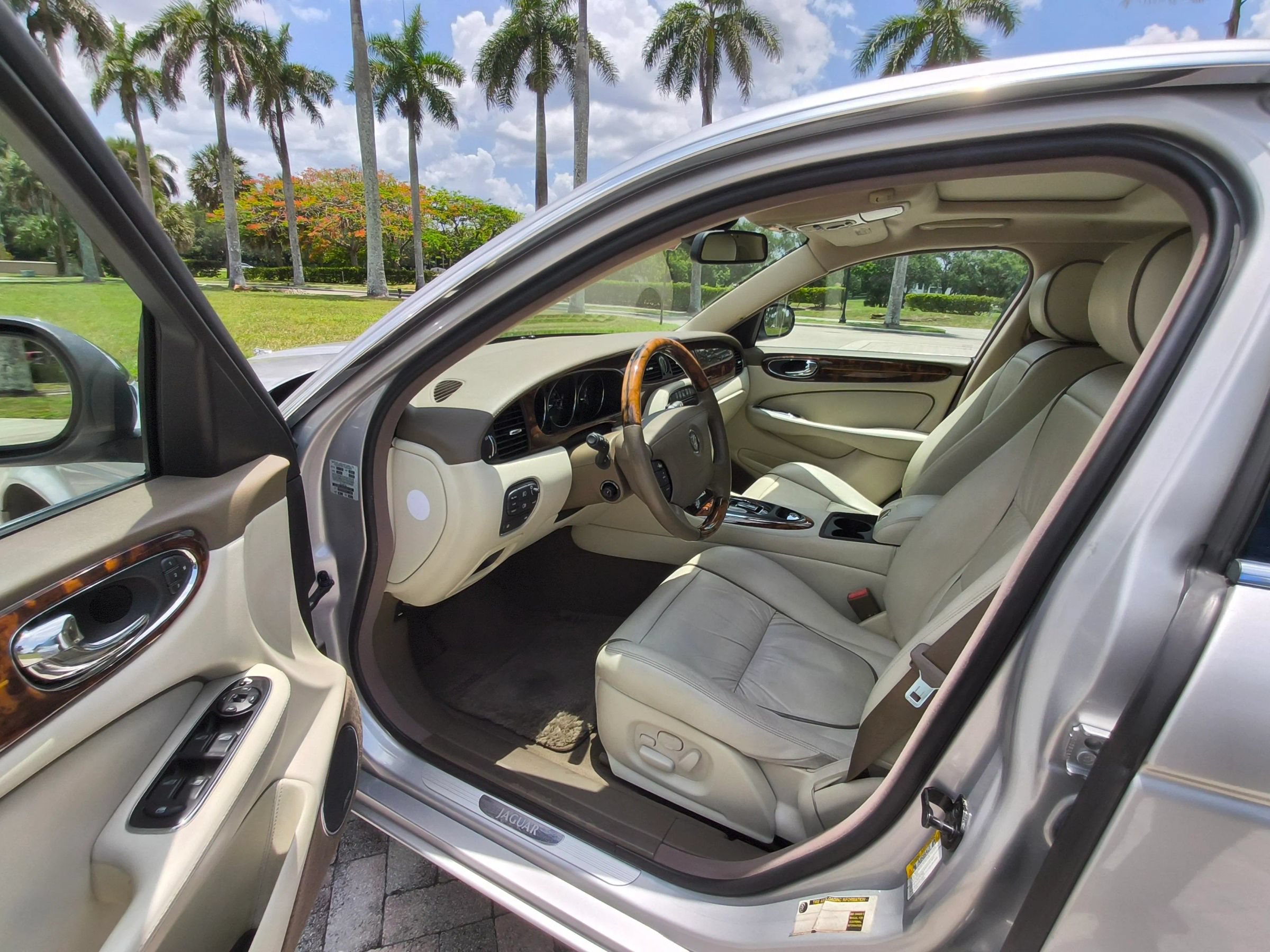 Used 2006 Jaguar XJ Vanden Plas RWD image 5