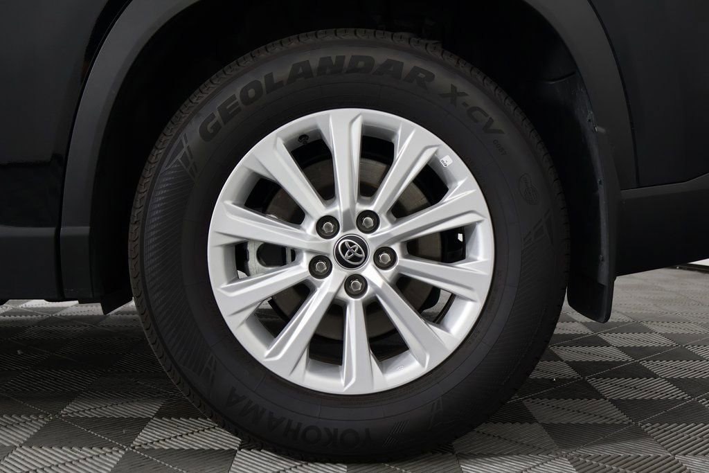 Used 2025 Toyota Grand Highlander XLE FWD image 17