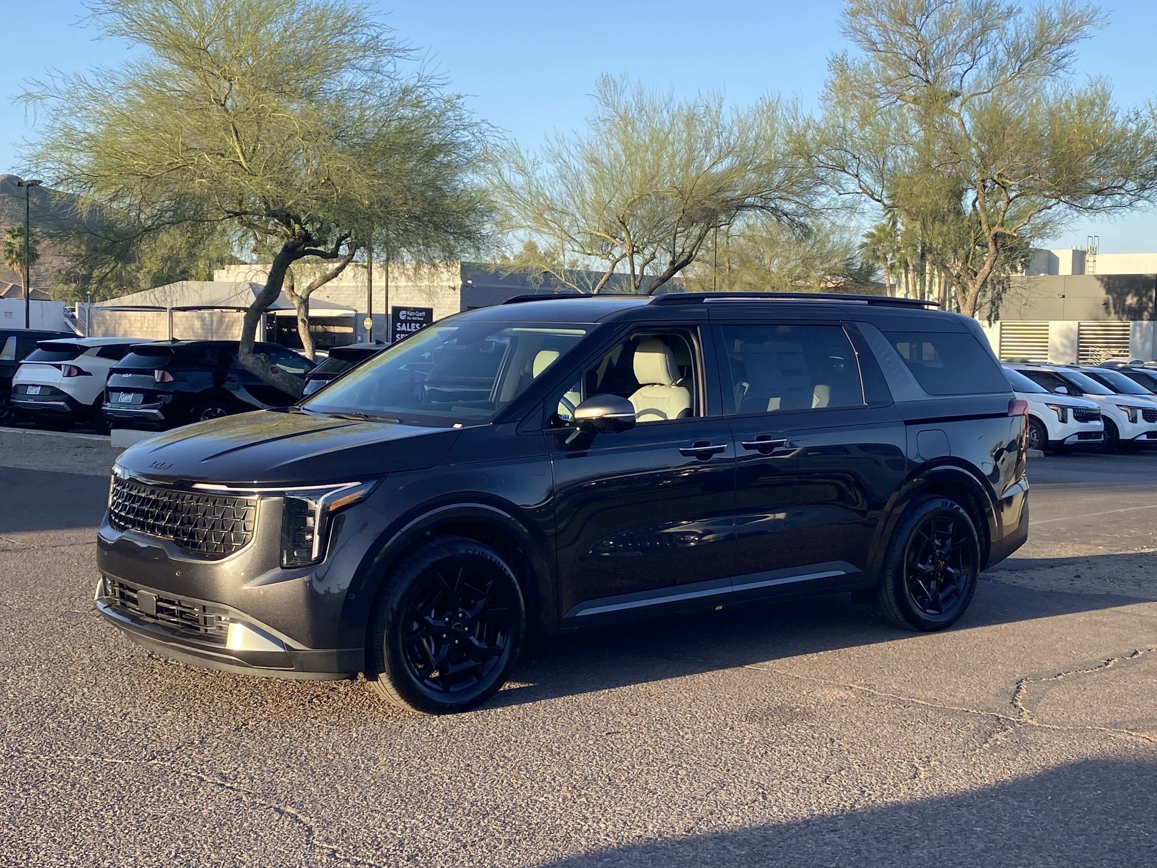 New 2026 Kia Carnival SX w/ SX Dark Edition Package FWD image 6