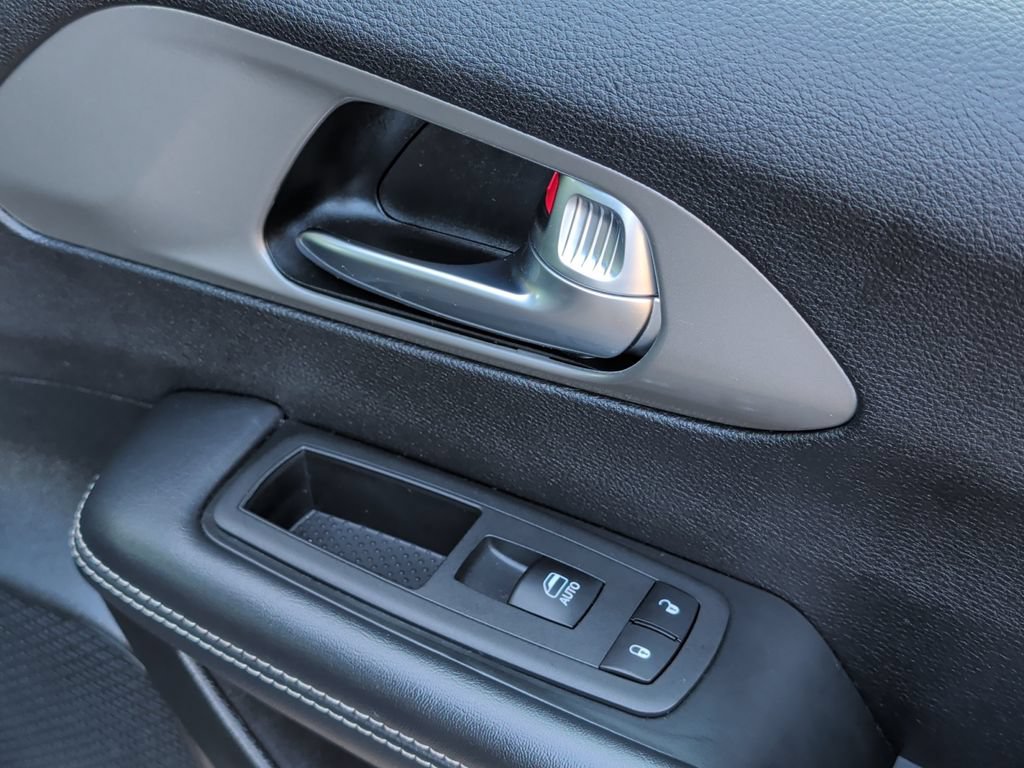 Used 2025 Chrysler Pacifica Select FWD image 36