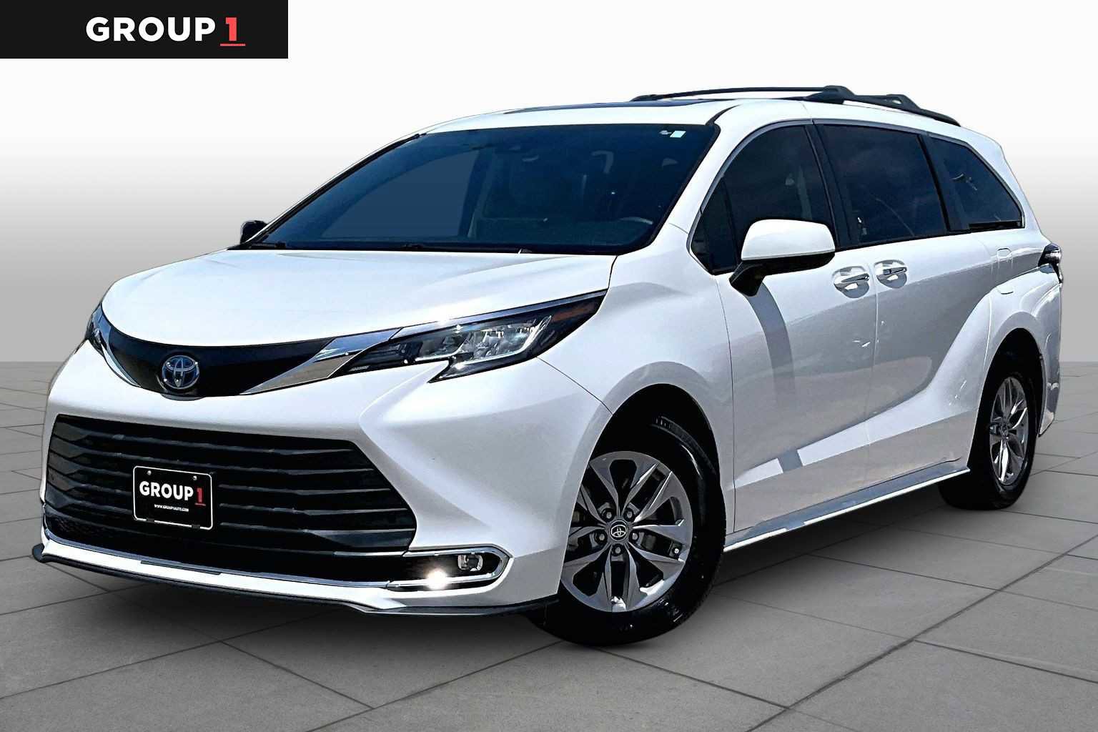 Used 2022 Toyota Sienna XLE FWD image 1