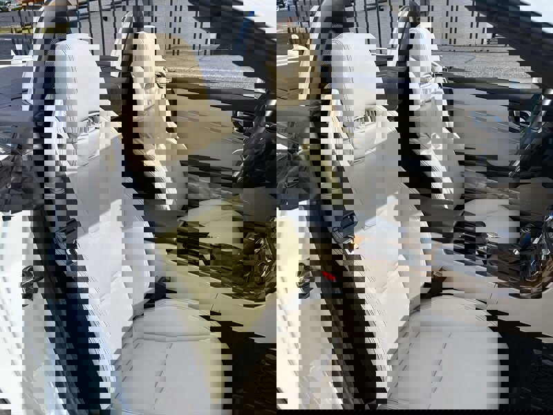 Used 2015 Mercedes-Benz SLK 250 w/ Premium Package image 17