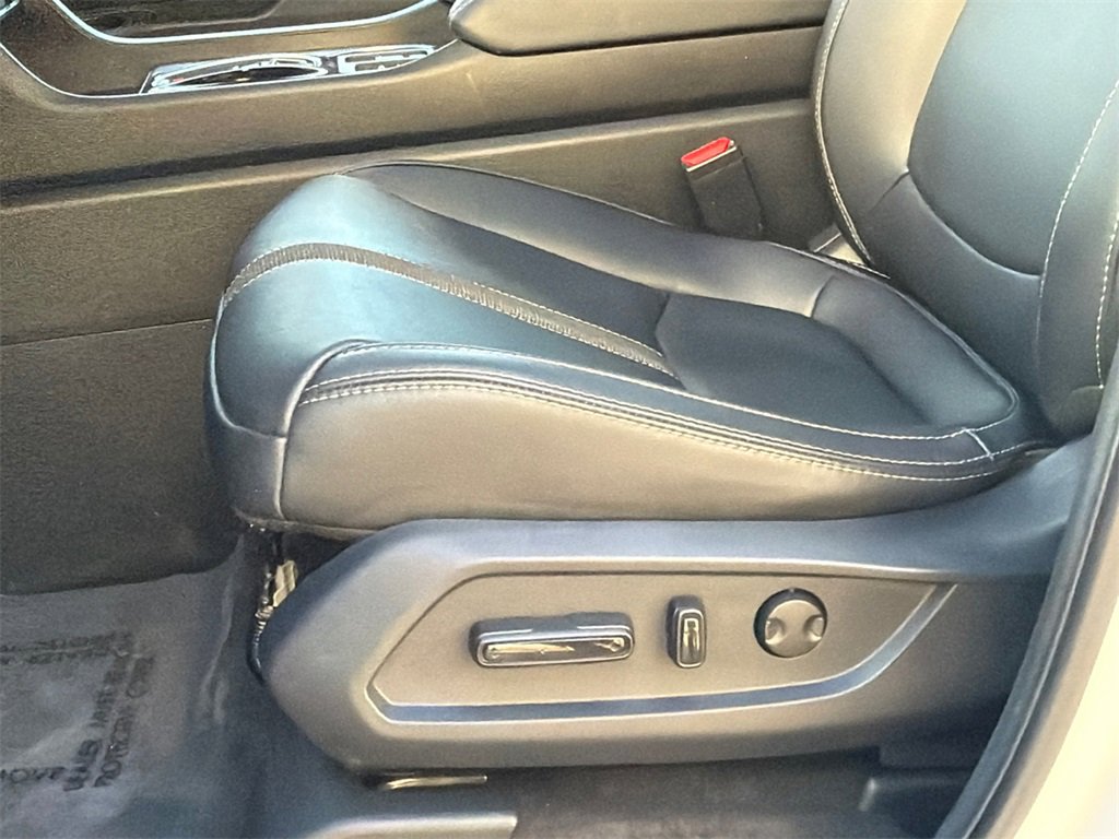 Used 2024 Honda Pilot Touring image 17