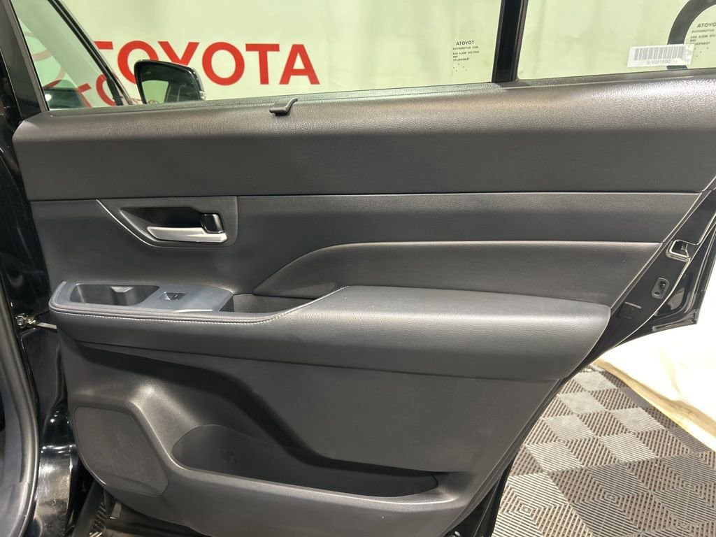 Used 2025 Toyota Grand Highlander AWD image 12