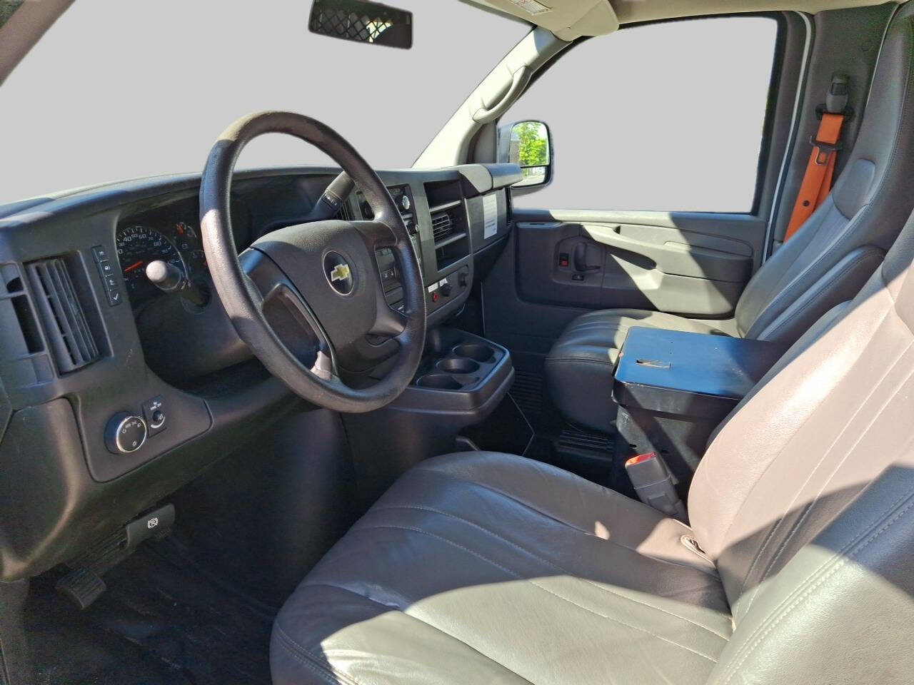 Used 2014 Chevrolet Express 2500 image 9