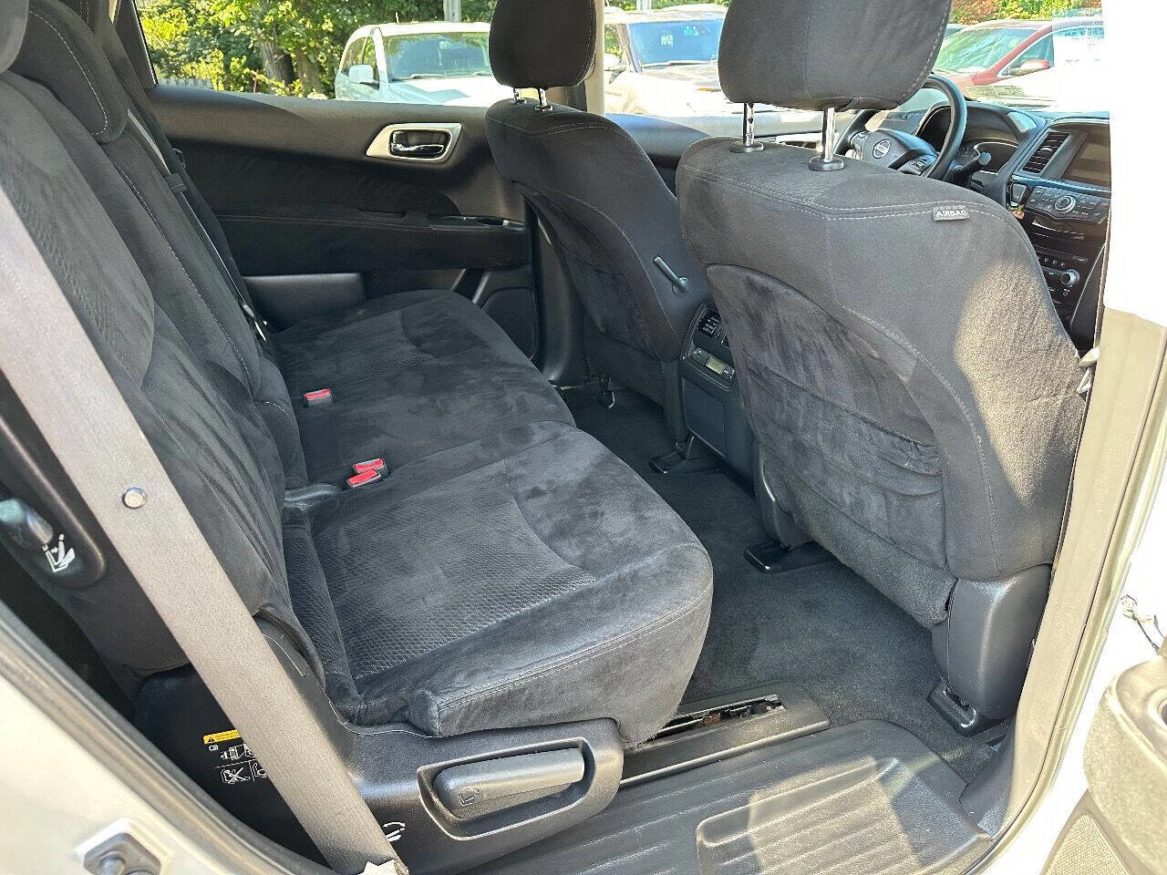 Used 2016 Nissan Pathfinder S image 9