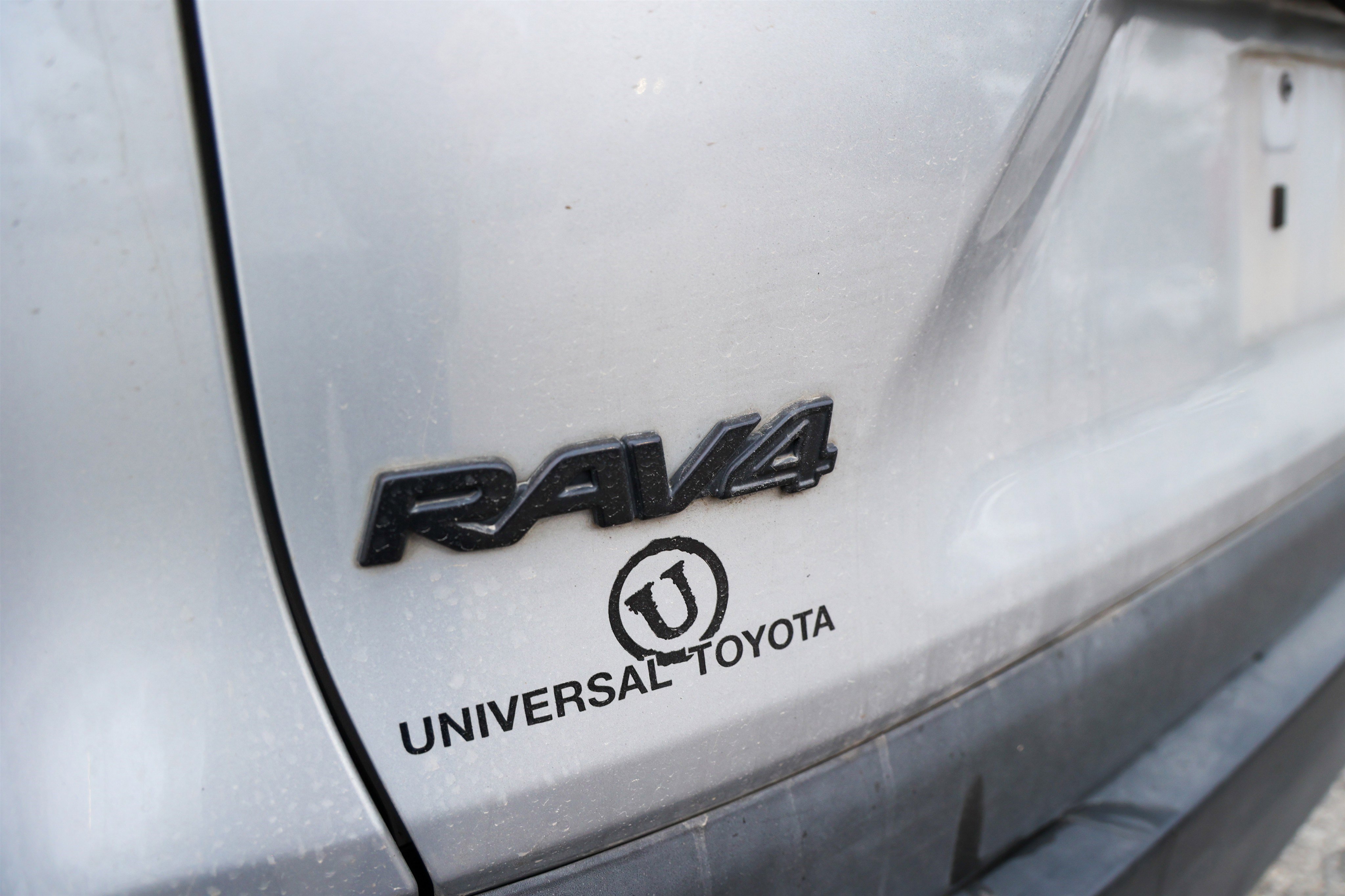 Used 2021 Toyota RAV4 LE image 10