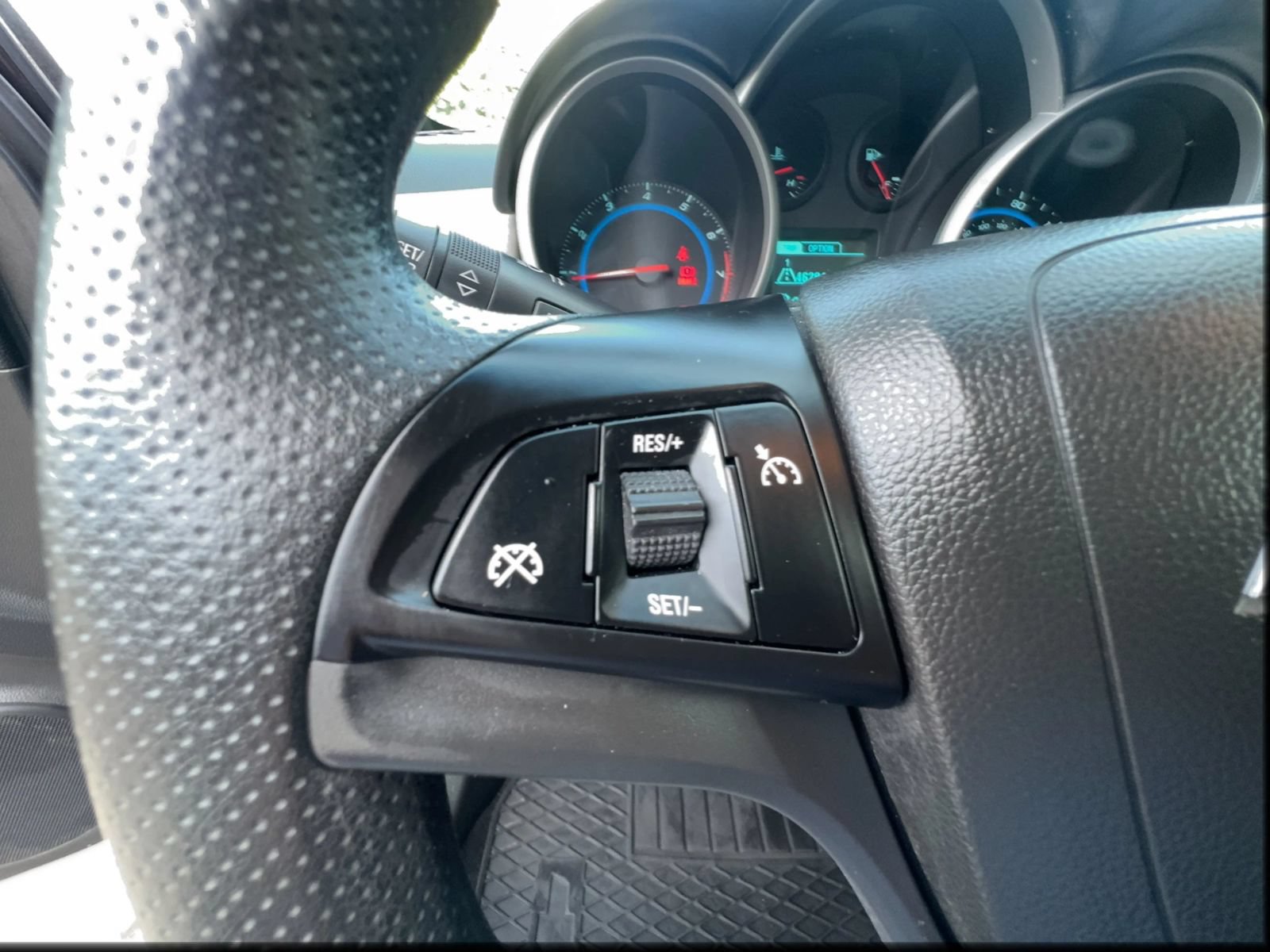 Used 2015 Chevrolet Cruze LS FWD image 18