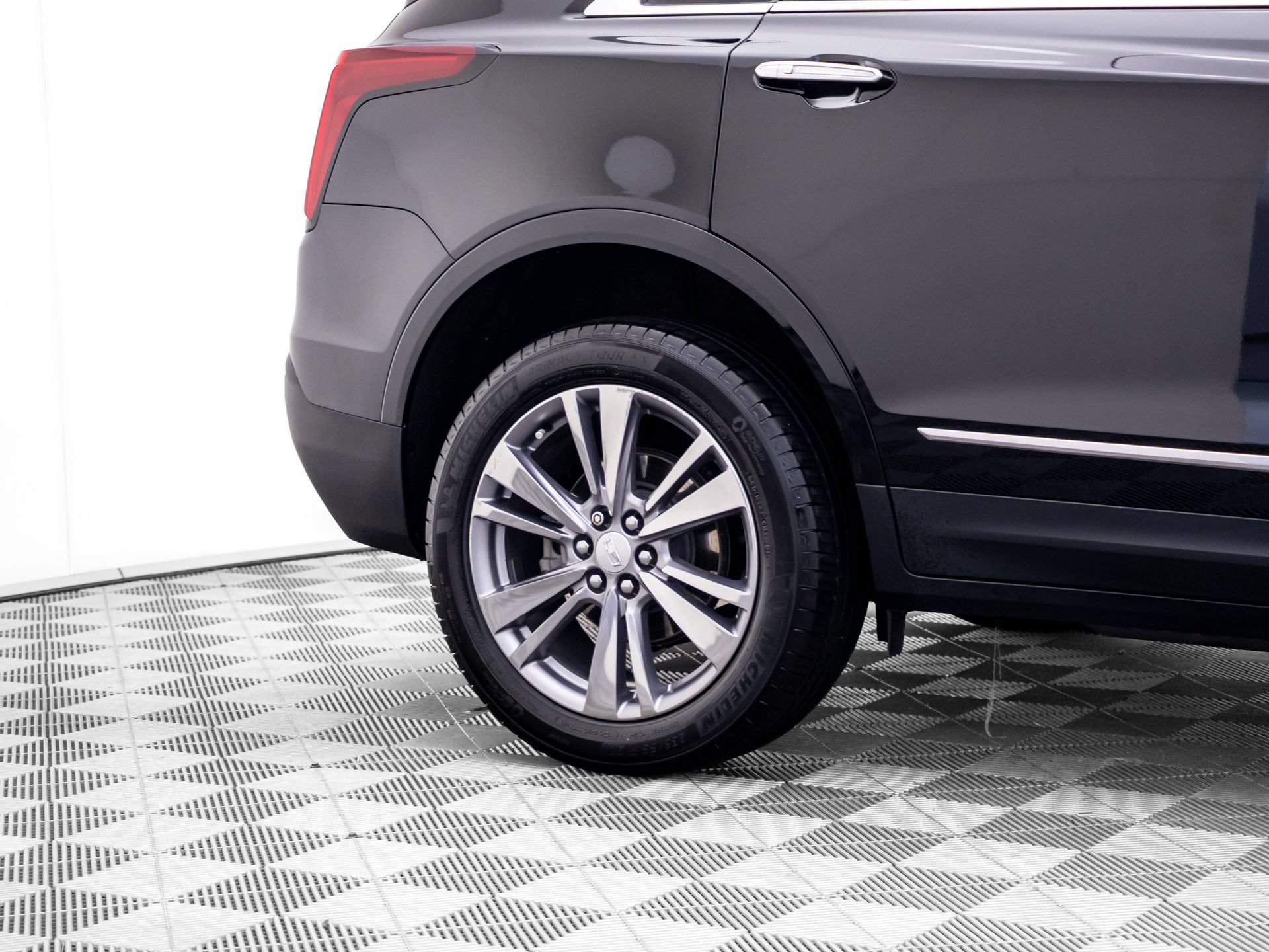 Used 2023 Cadillac XT5 Premium Luxury w/ LPO, Floor Liner Package AWD/4WD image 34