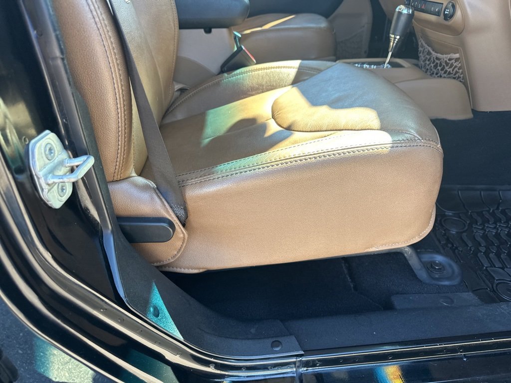 Used 2014 Jeep Wrangler Unlimited Sahara w/ Max Tow Package image 17